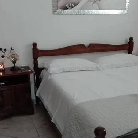 לינה וארוחת בוקר Lo Scrigno Del Salento סאווה