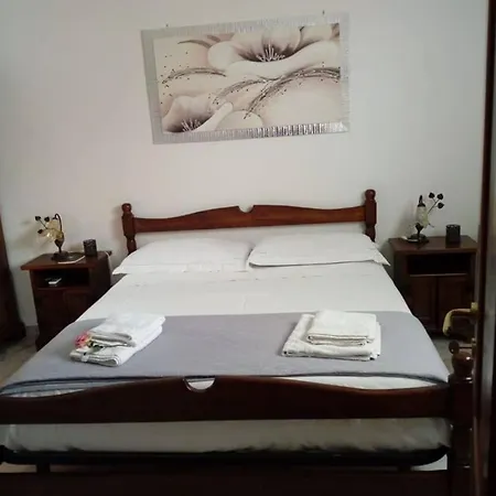 לינה וארוחת בוקר Lo Scrigno Del Salento 3*