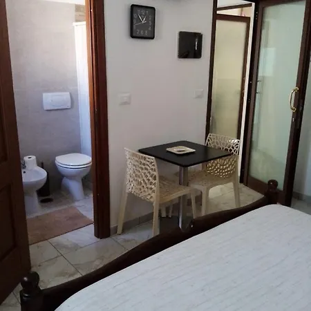 לינה וארוחת בוקר Lo Scrigno Del Salento 3*