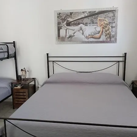 לינה וארוחת בוקר Lo Scrigno Del Salento 3*