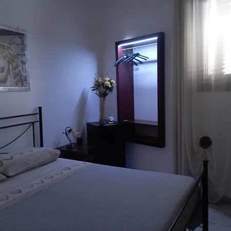 לינה וארוחת בוקר Lo Scrigno Del Salento 3*