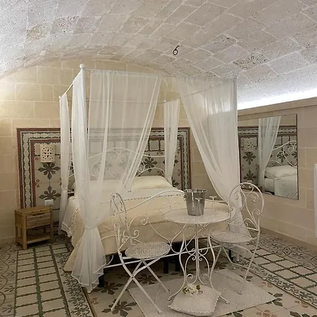 Lo Scrigno Del Salento לינה וארוחת בוקר סאווה