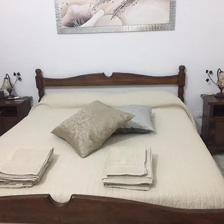 לינה וארוחת בוקר Lo Scrigno Del Salento 3*