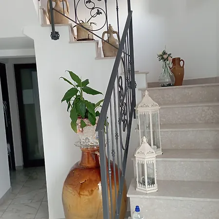 לינה וארוחת בוקר Lo Scrigno Del Salento 3*